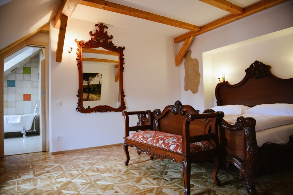 Savoia Castle Guest House Skvorec ภายนอก รูปภาพ