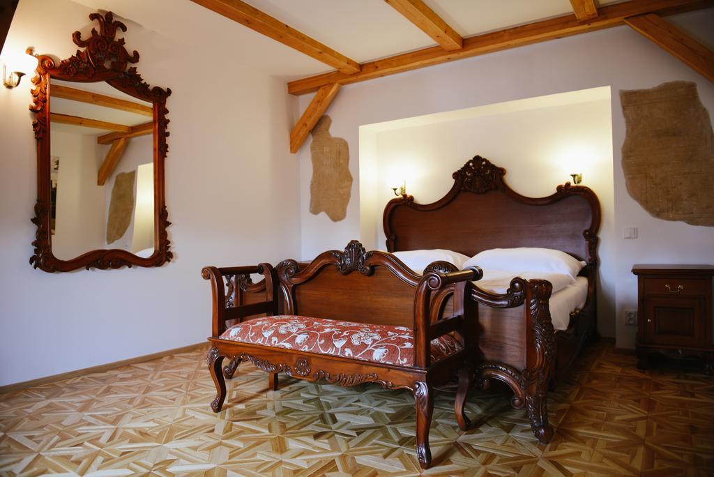 Savoia Castle Guest House Skvorec ภายนอก รูปภาพ